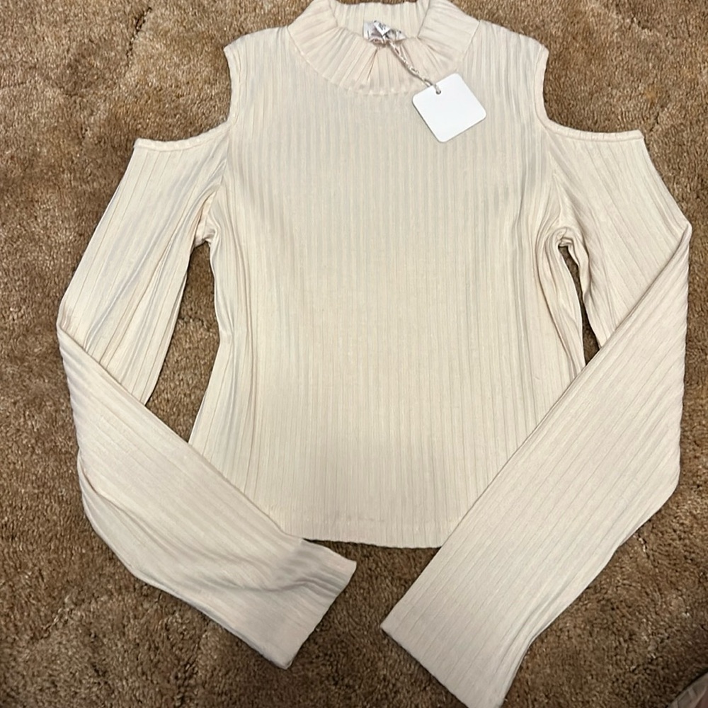 Glam Run Wild bare shouldered pull on sweater long sleeves turtleneck size M